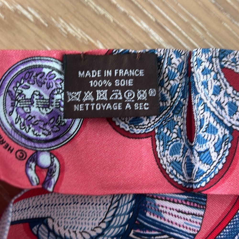 NWOT Hermes 100% silk twilly scarf soie epaulettes pink blue white - Picture 5 of 5